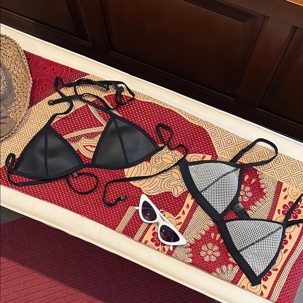 Chic Triangle Black and White Separate Bikini Top Set